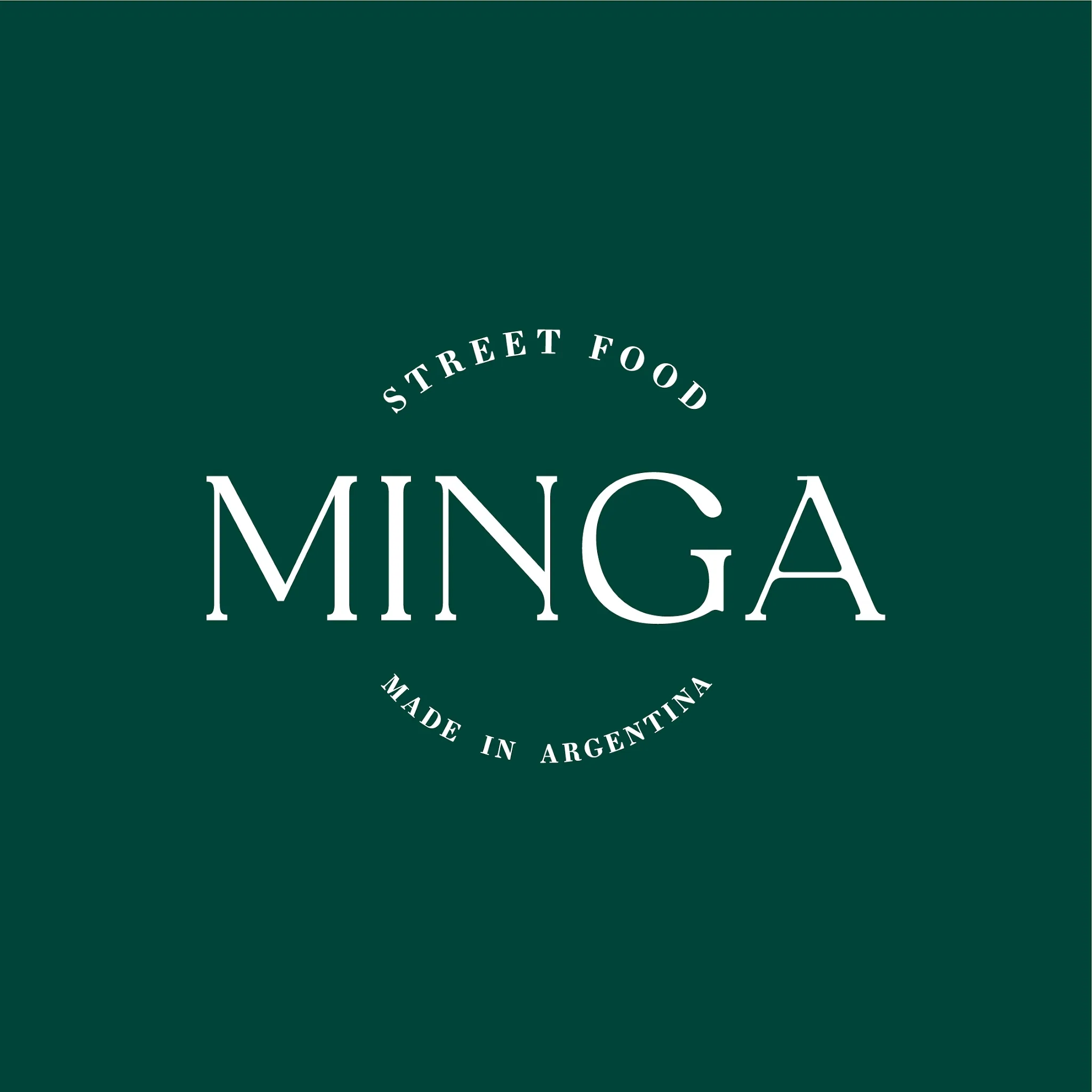 Logotipo de Minga Street Food en blanco sobre verde oscuro